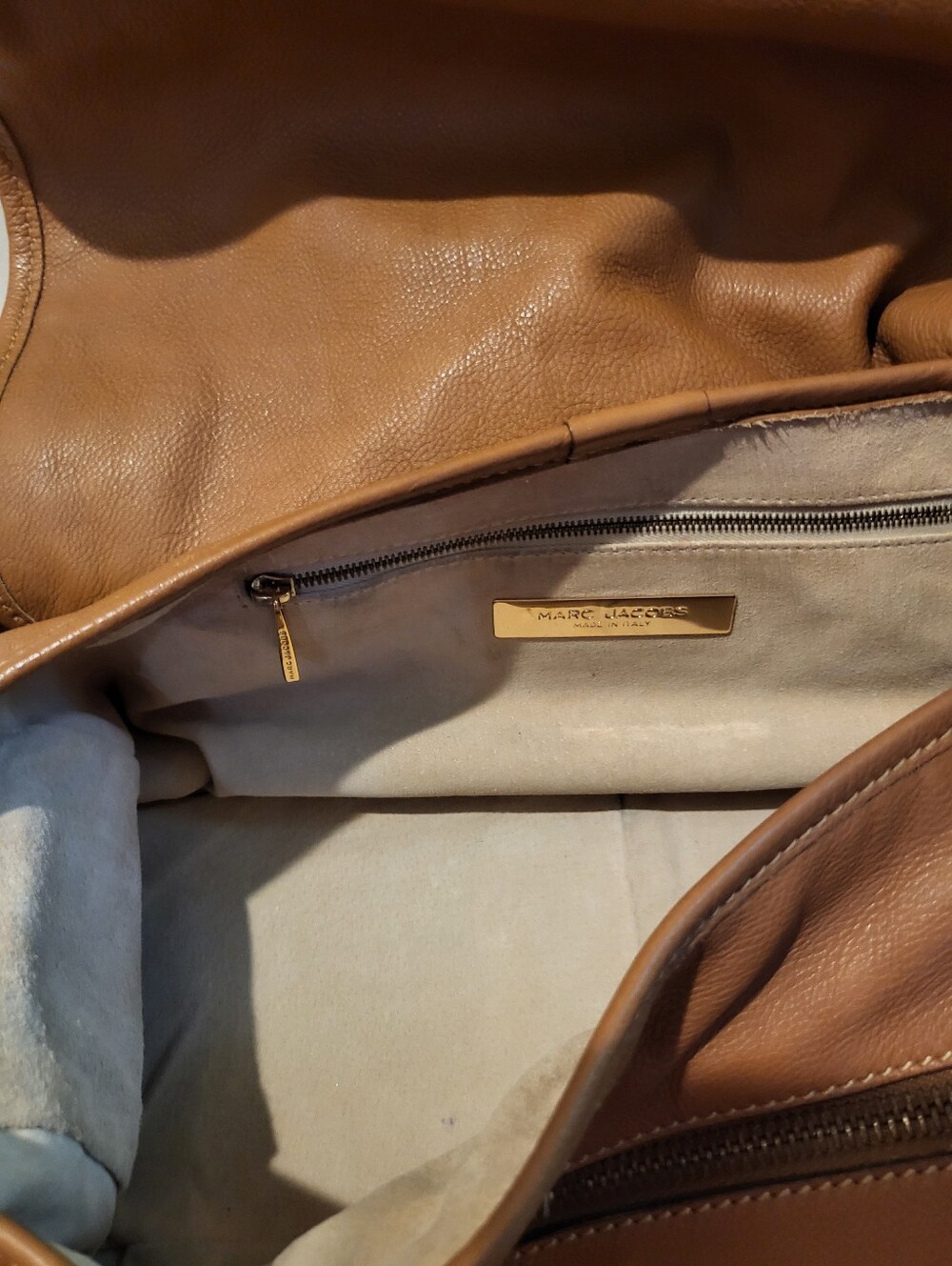Marc Jacobs Tan Leather Shoulder Bag - Classic Buckle Detail - Picture 7 of 13